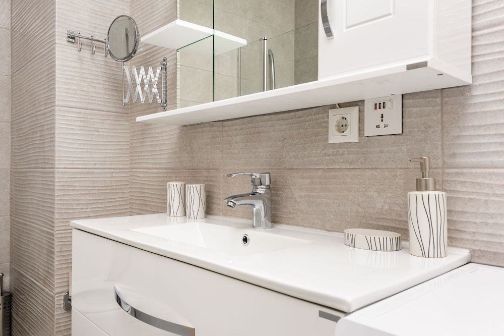 Lavabo in modernem Badezimmer