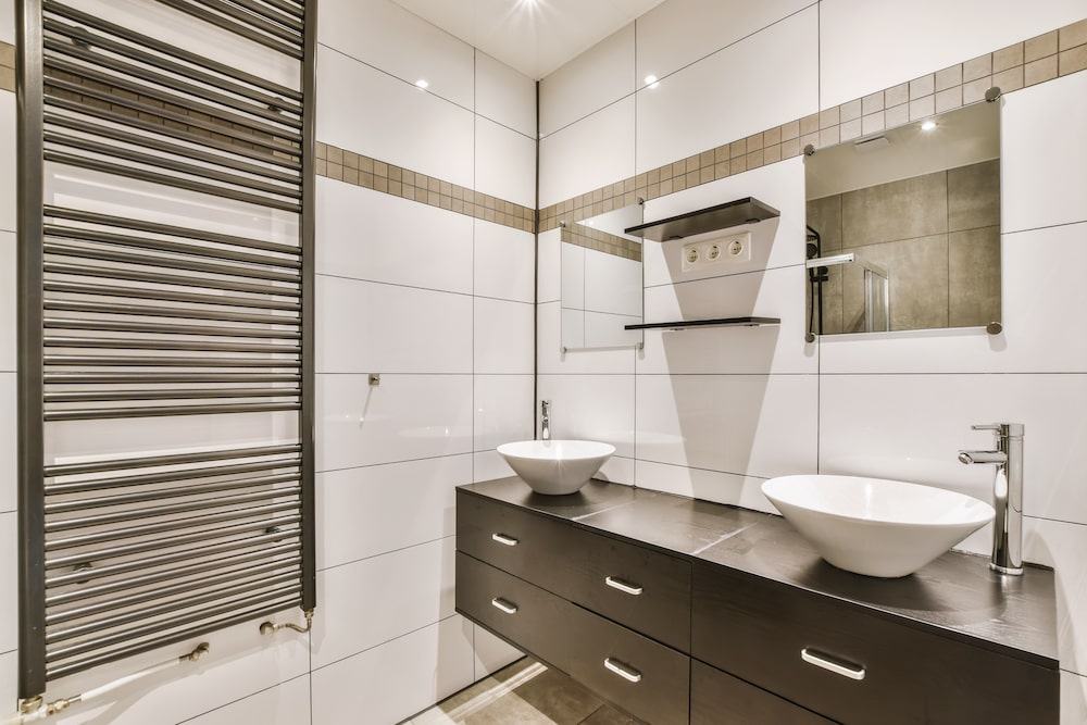 Modernes Badezimmer nach Badumbau durch Arvion AG